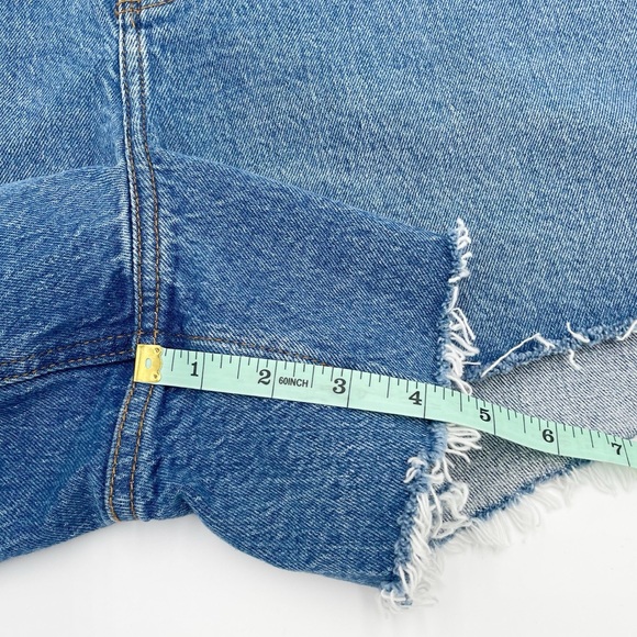 Abercrombie and Fitch The 4" Mom Short High Rise Distressed Denim Plus Size 24 - Picture 11 of 11